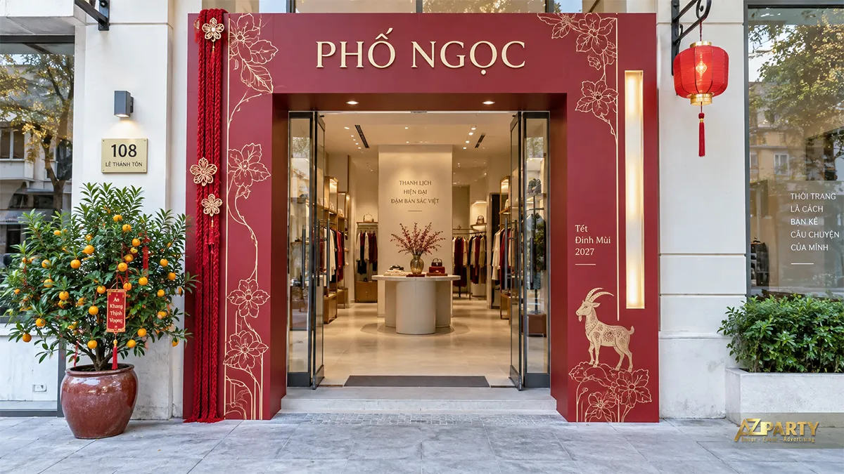 Cửa hàng thời trang với khung đỏ và hoa mai