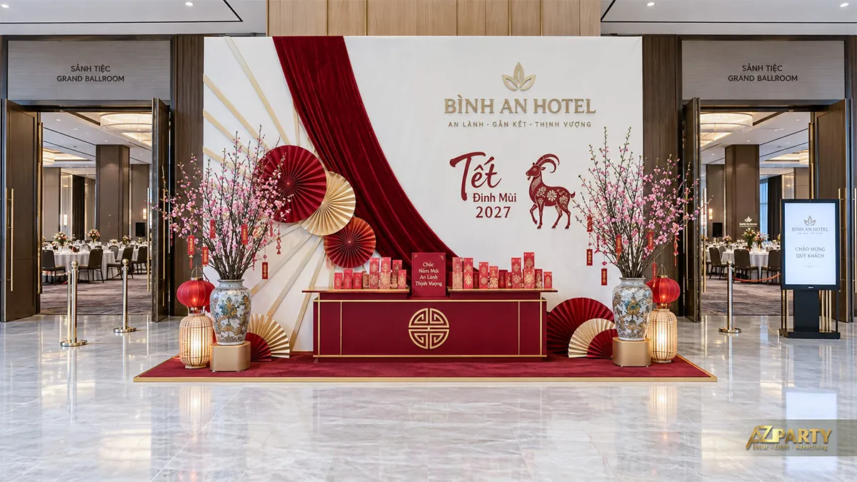 Backdrop rèm đỏ trong sảnh tiệc khách sạn