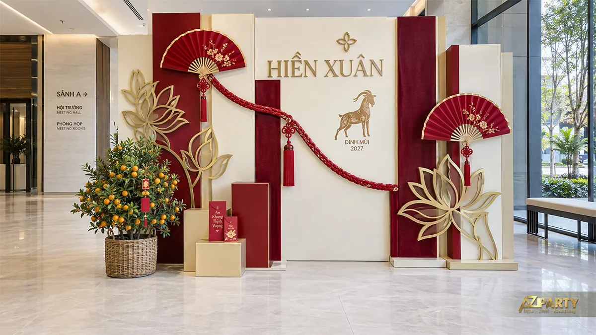 Vách quạt đỏ vàng cùng hoa sen lớn