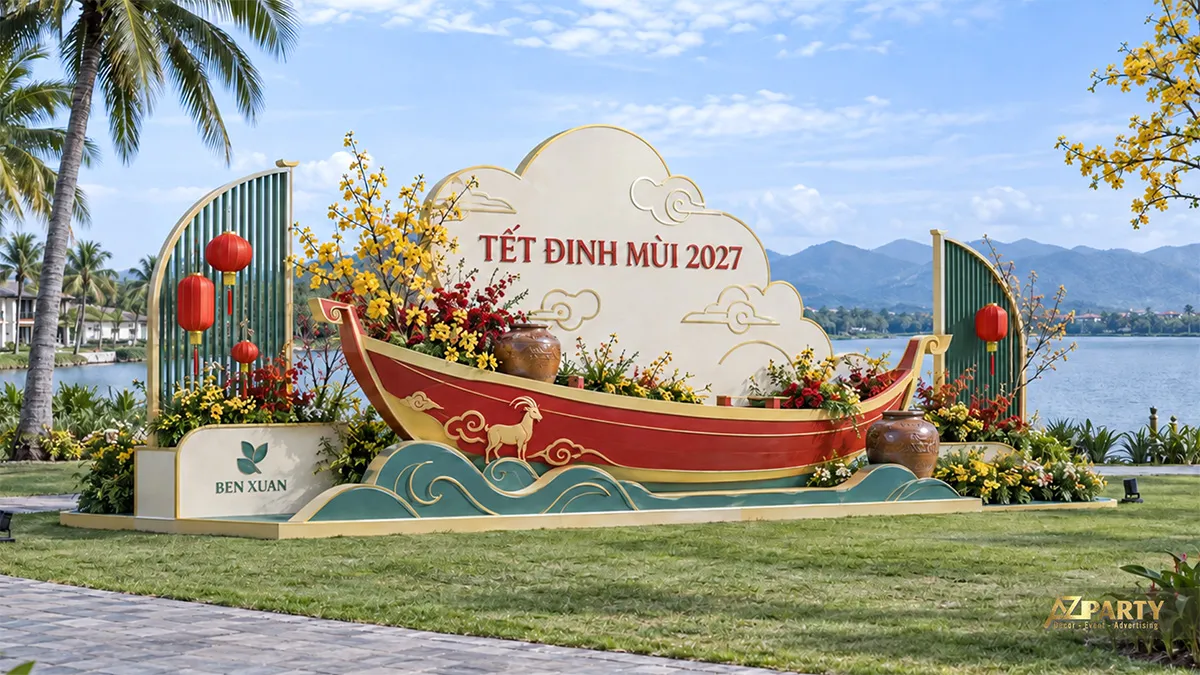 Thuyền hoa ven hồ