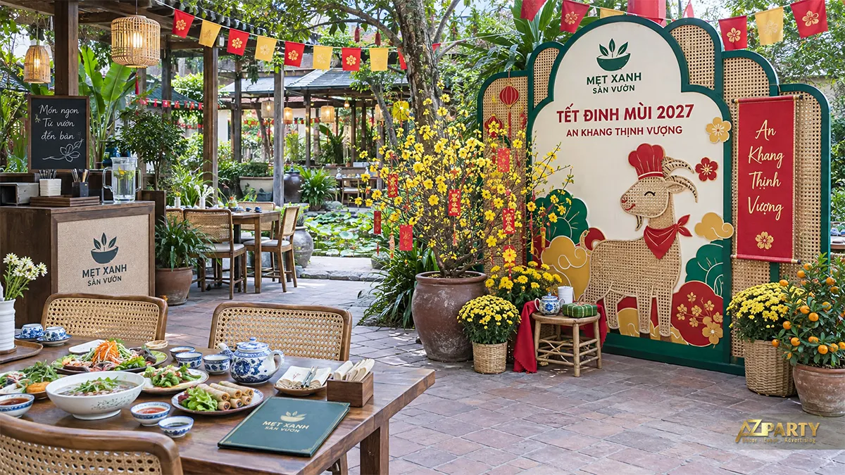 Backdrop Tết hình linh vật và hoa mai tại khu vực bàn ăn nhà hàng