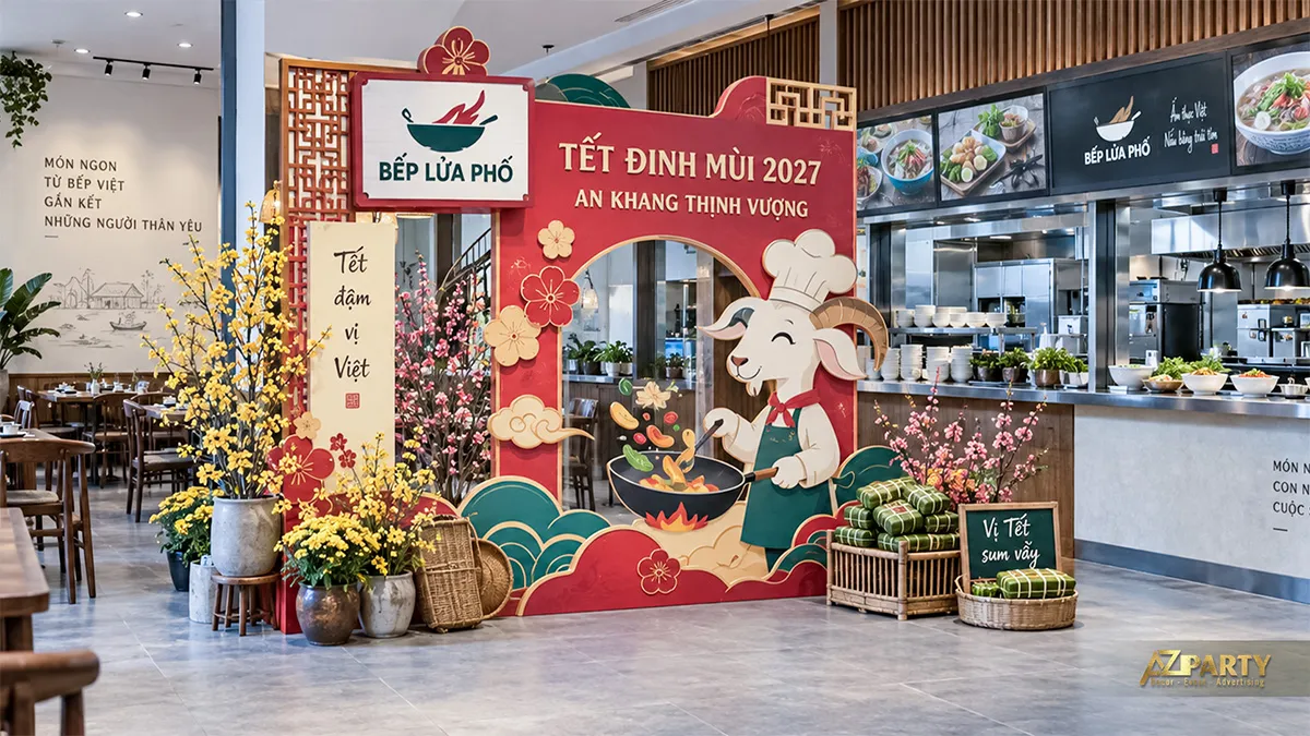 Mặt tiền nhà hàng trang trí Tết Đinh Mùi 2027 với mảng đỏ, hoa mai và bảng chào Xuân
