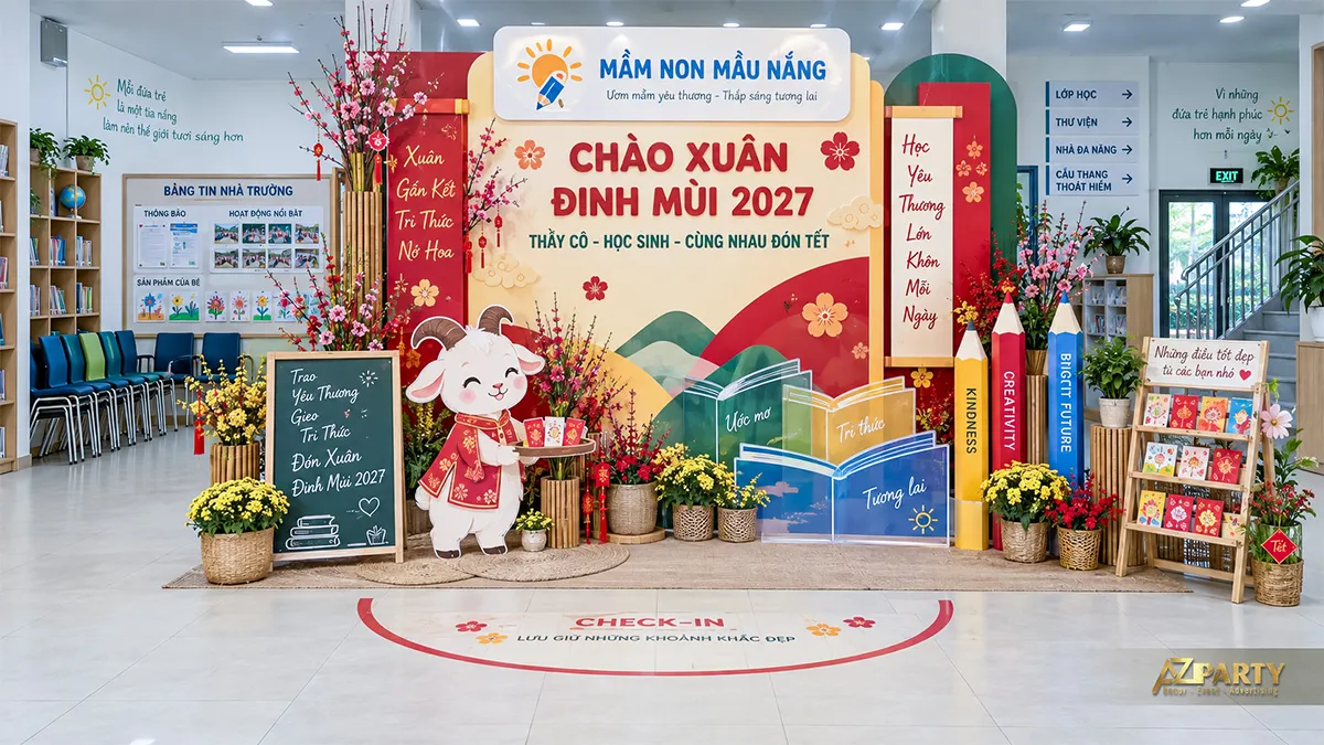 Backdrop Tết tại sảnh trường mầm non với sách, bút chì và linh vật dê