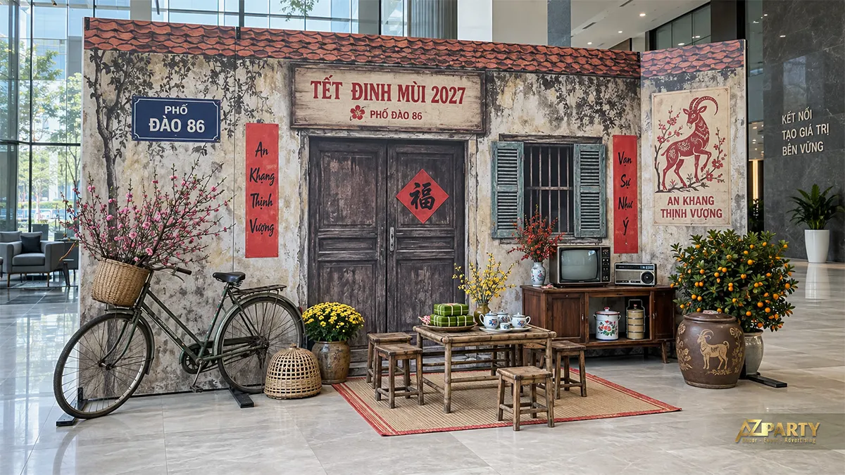 Góc nhà xưa với xe đạp, tivi cổ, bàn trà và cây quất trong sảnh