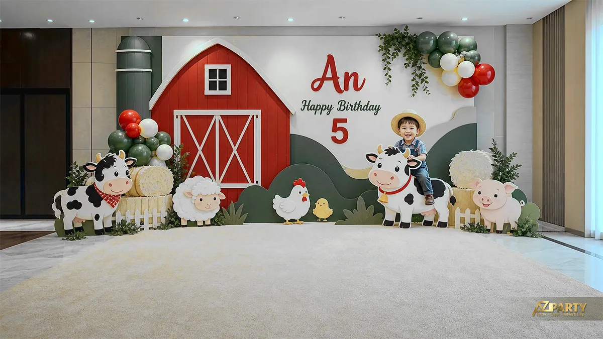 Backdrop nhà kho đỏ đen với động vật và tên bé