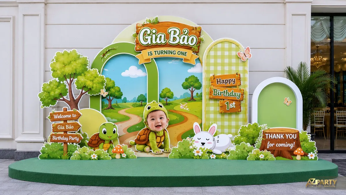 Trang trí thôi nôi Gia Bảo chủ đề rùa và thỏ với đường rừng, cây xanh và nấm