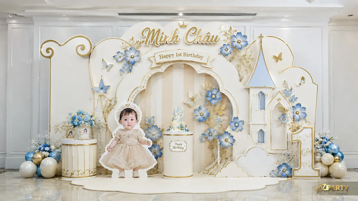Backdrop thôi nôi cho bé gái với hoa xanh kem, bươm bướm, lâu đài và bảng tên vàng