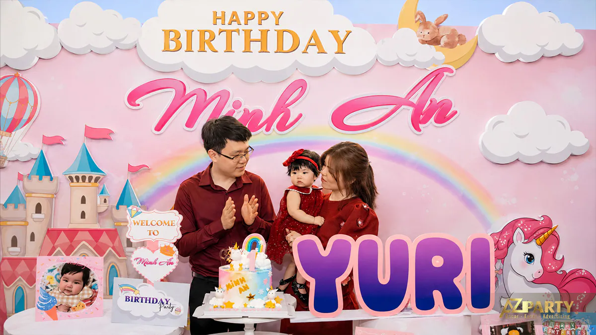 Ba mẹ cùng vỗ tay chúc mừng sinh nhật tròn 1 tuổi của cô công chúa nhỏ Yuri