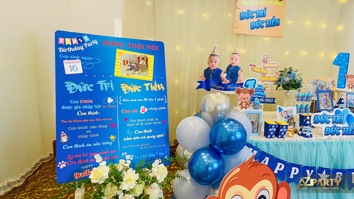 Bảng thông tin thôi nôi so sánh những đặc điểm đáng yêu của cặp song sinh Đức Trí và Đức Tiến