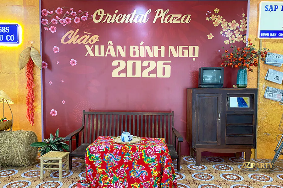 tiểu cảnh Tết Oriental Plaza chào Xuân Bình Ngọ 2026 với bàn trà và không gian Tết xưa