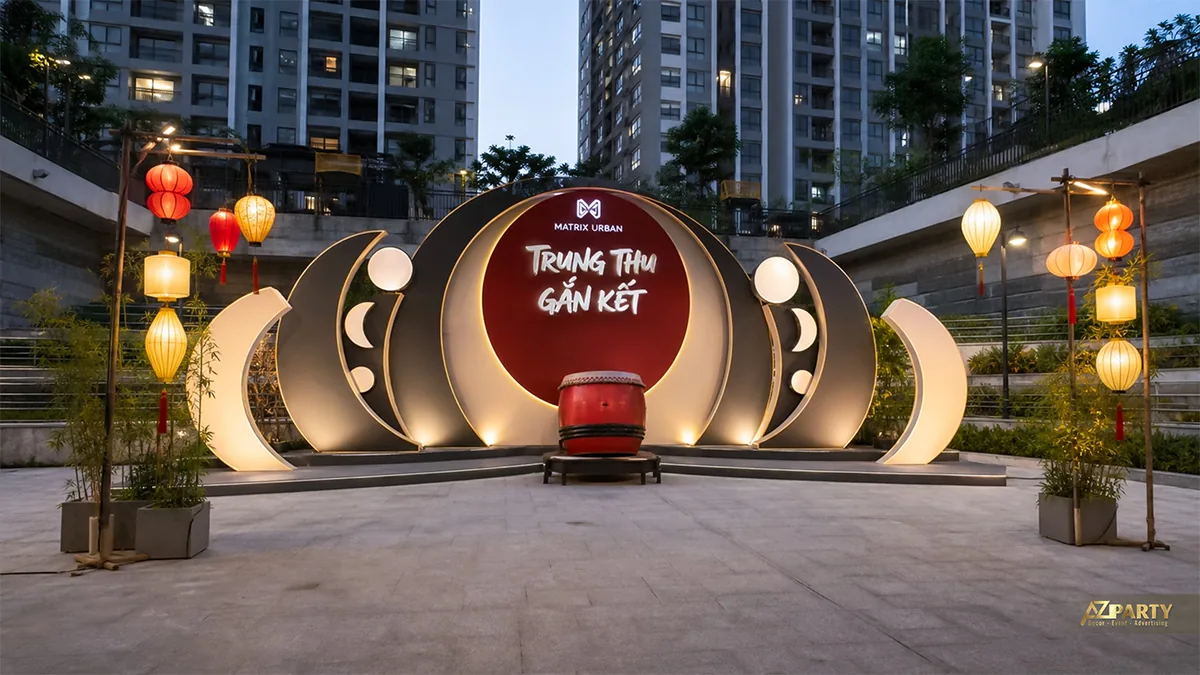 Đại cảnh trăng đen trắng và trống đỏ