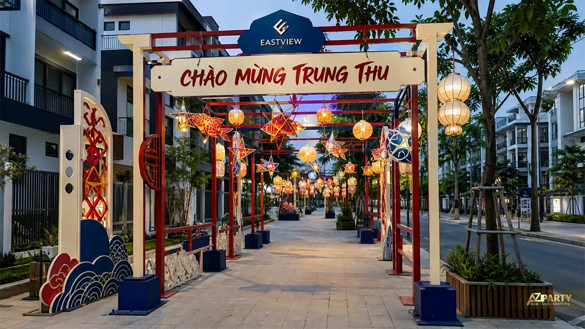 Cổng đỏ trắng dẫn vào phố đèn