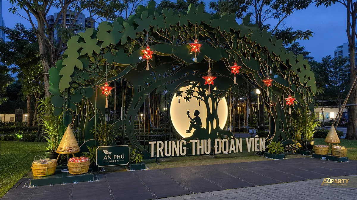 Rừng cây dưới trăng và lồng đèn đỏ