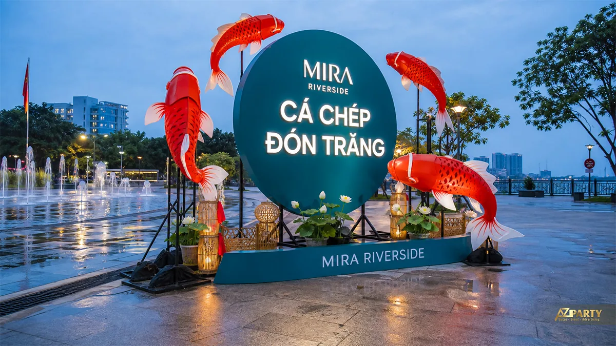 Cá chép đỏ bên sông và vầng trăng