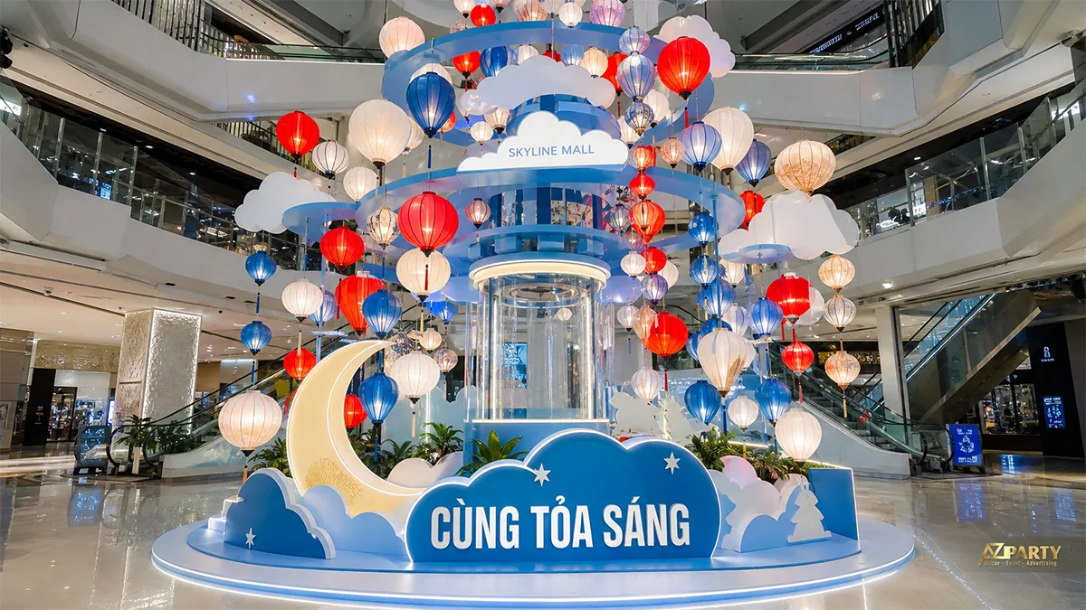 Cổng lồng đèn đỏ xanh quanh thang máy