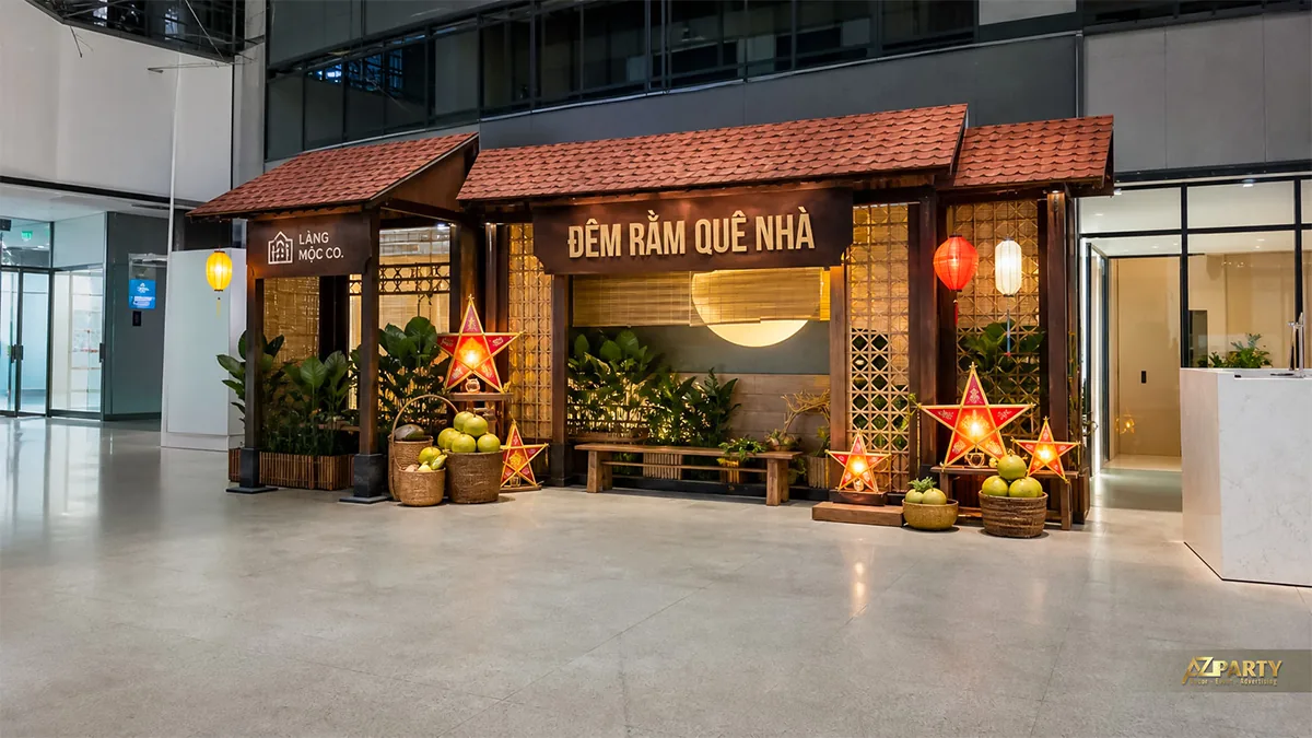 Mái nhà Việt và mâm cỗ tại sảnh công ty