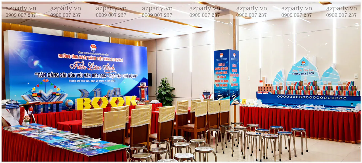 Không gian trưng bày sách ngăn nắp tại khu vực triển lãm ngày hội sách