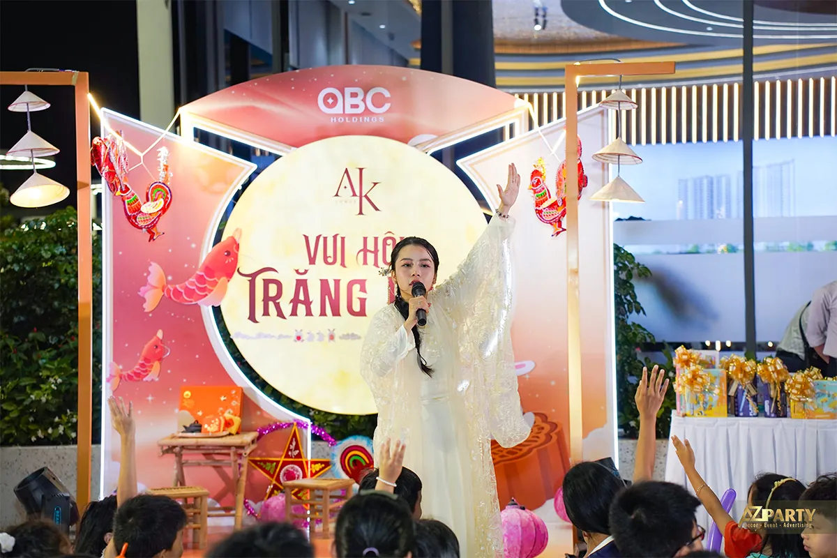 Tiết mục biểu diễn trên sân khấu Vui hội Trăng Rằm tại khu căn hộ A&K Tower