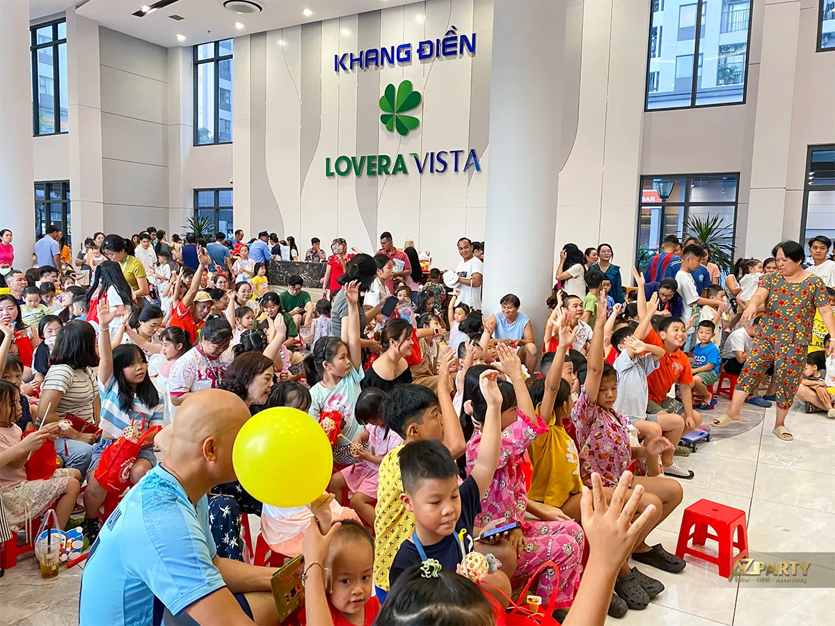 Đông đảo cư dân Lovera Vista theo dõi hoạt động sân khấu Trung thu