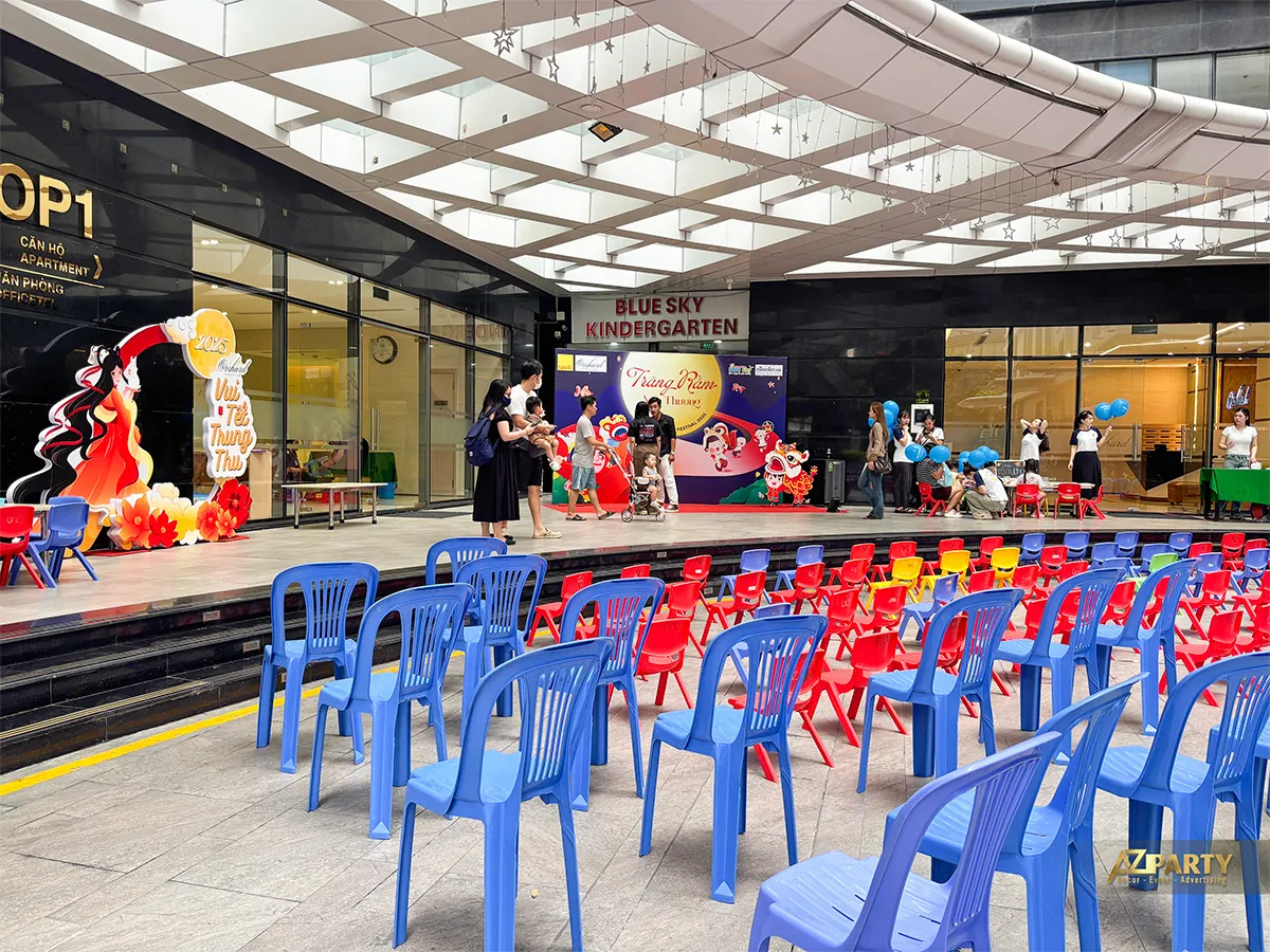 Không gian ghế ngồi và tiểu cảnh Trung thu tại Orchard Parkview