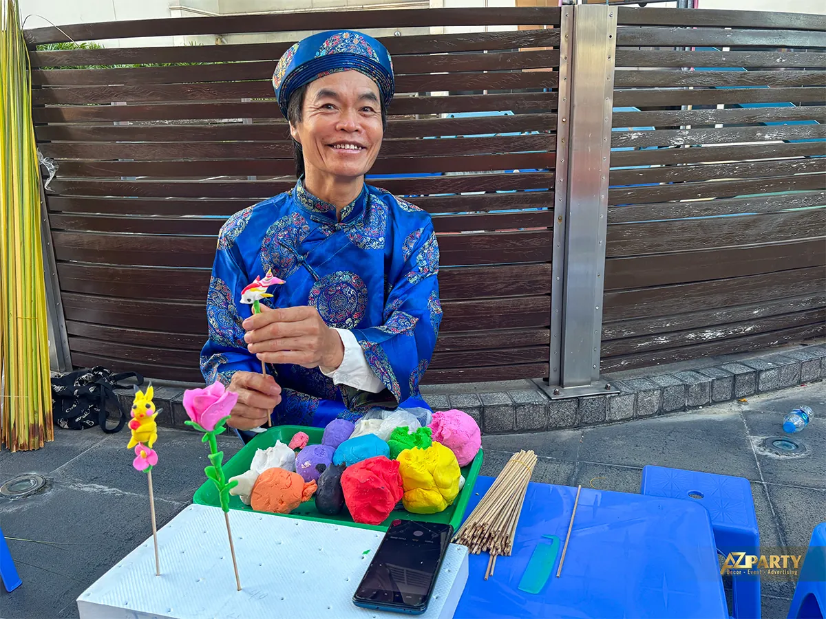 Nghệ nhân nặn tò he trong Đêm hội Trăng Rằm tại The EverRich
