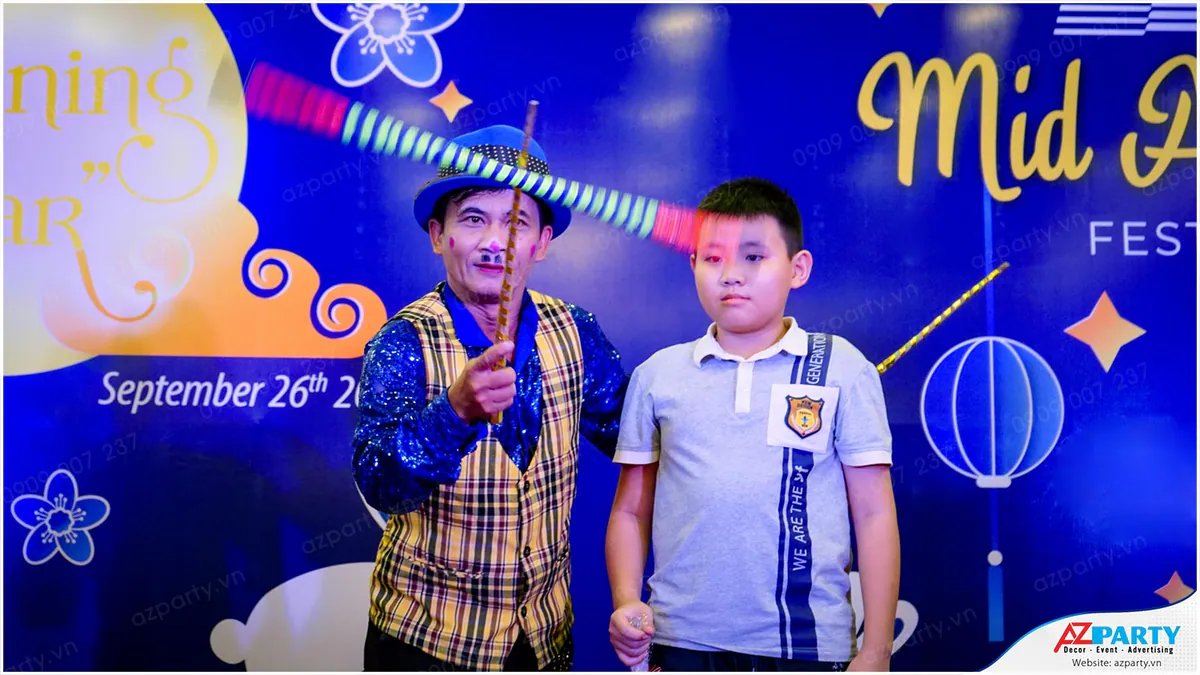 Màn rước lồng đèn trung thu vui tươi rộn rã của đoàn lân và cư dân nhí công ty Saigontel.