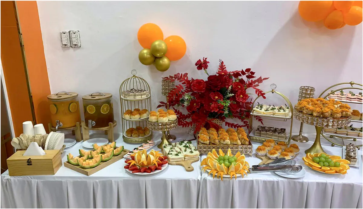 Bàn tiệc ngọt teabreak đẹp mắt phục vụ khách dự lễ khai trương AHAGYM Hoàng Hoa Thám.