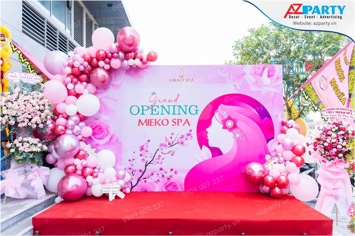 Sân khấu lễ khai trương Mieko Spa cơ sở Bình Chánh được thiết kế tông hồng pastel nữ tính.