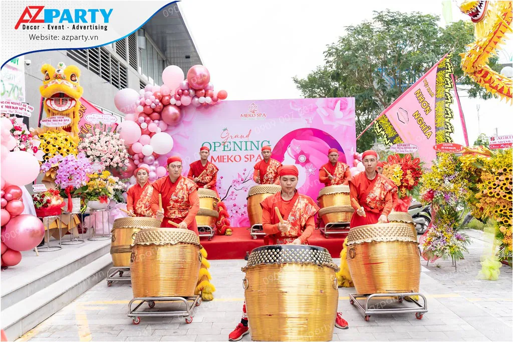 Tiết mục biểu diễn trống hội sôi động chào mừng lễ khai trương Mieko Spa cơ sở Bình Chánh.