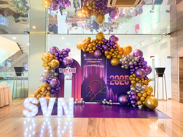 Year End Party Shinryo I Nổi Bật Với Booth Check in Sắc Tím Hiện Đại