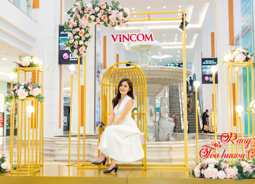 Trang trí ngày Phụ Nữ Việt Nam 20/10 tại trung tâm thương mại