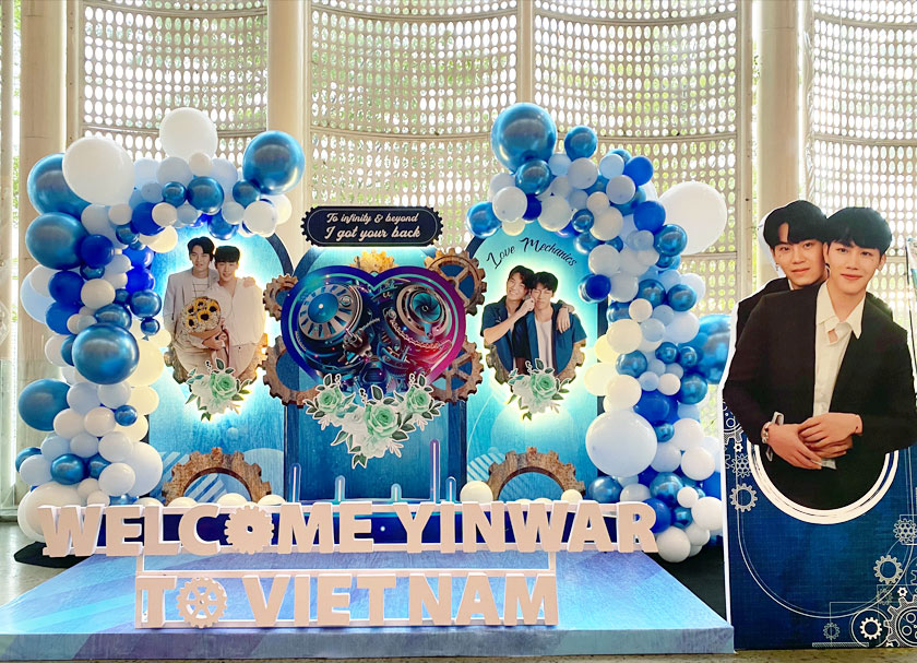 Trang trí booth sự kiện fanmeeting cặp đôi YinWar - Be In Love