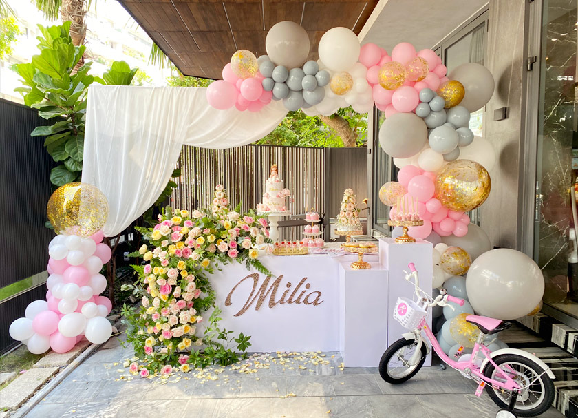 Ấn tượng với không gian tiệc sinh nhật đầy mê hoặc của bé Milia