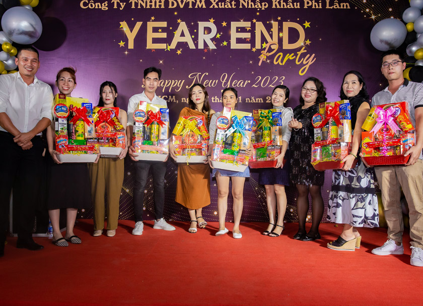 Đêm tiệc Year End Party sôi động được tổ chức bởi công ty Phi Lâm