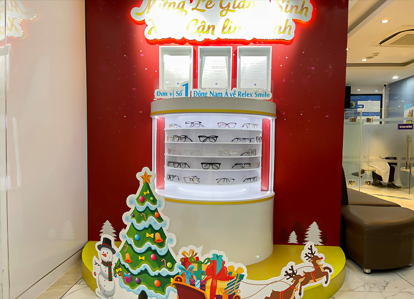 Booth trưng bày sự kiện xóa cận với nhiều ưu đãi đêm giáng sinh