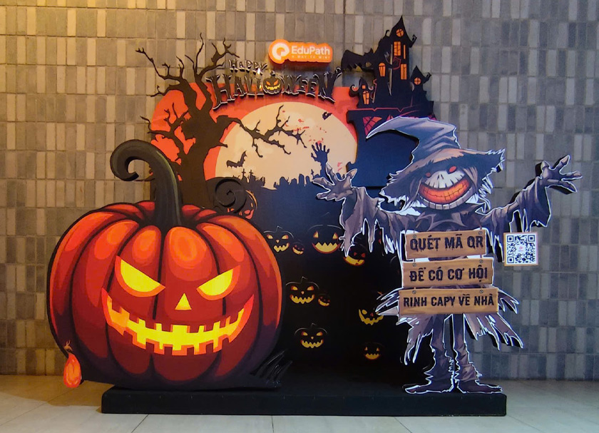 Trang trí booth Halloween cho EduPath với concept ấn tượng