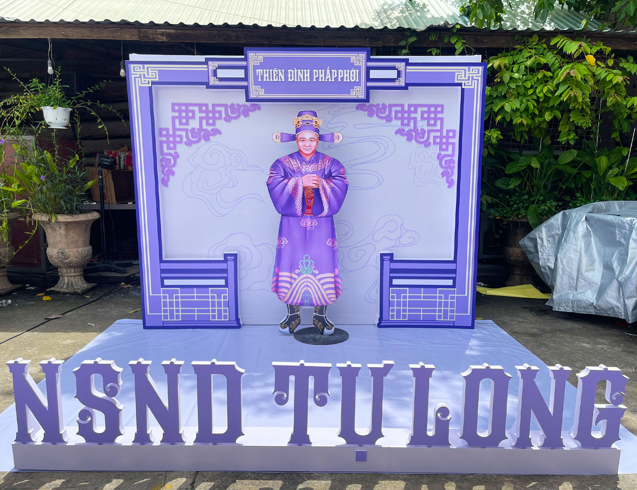 Đồng hành cùng fan thiết kế và thi công booth NSND Tự Long