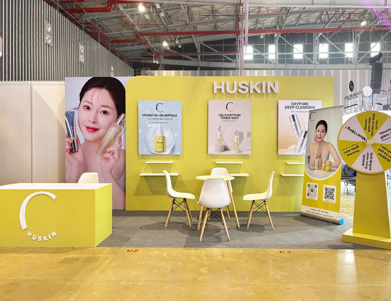 Thi công gian hàng Huskin tại Beauty Summit 2025