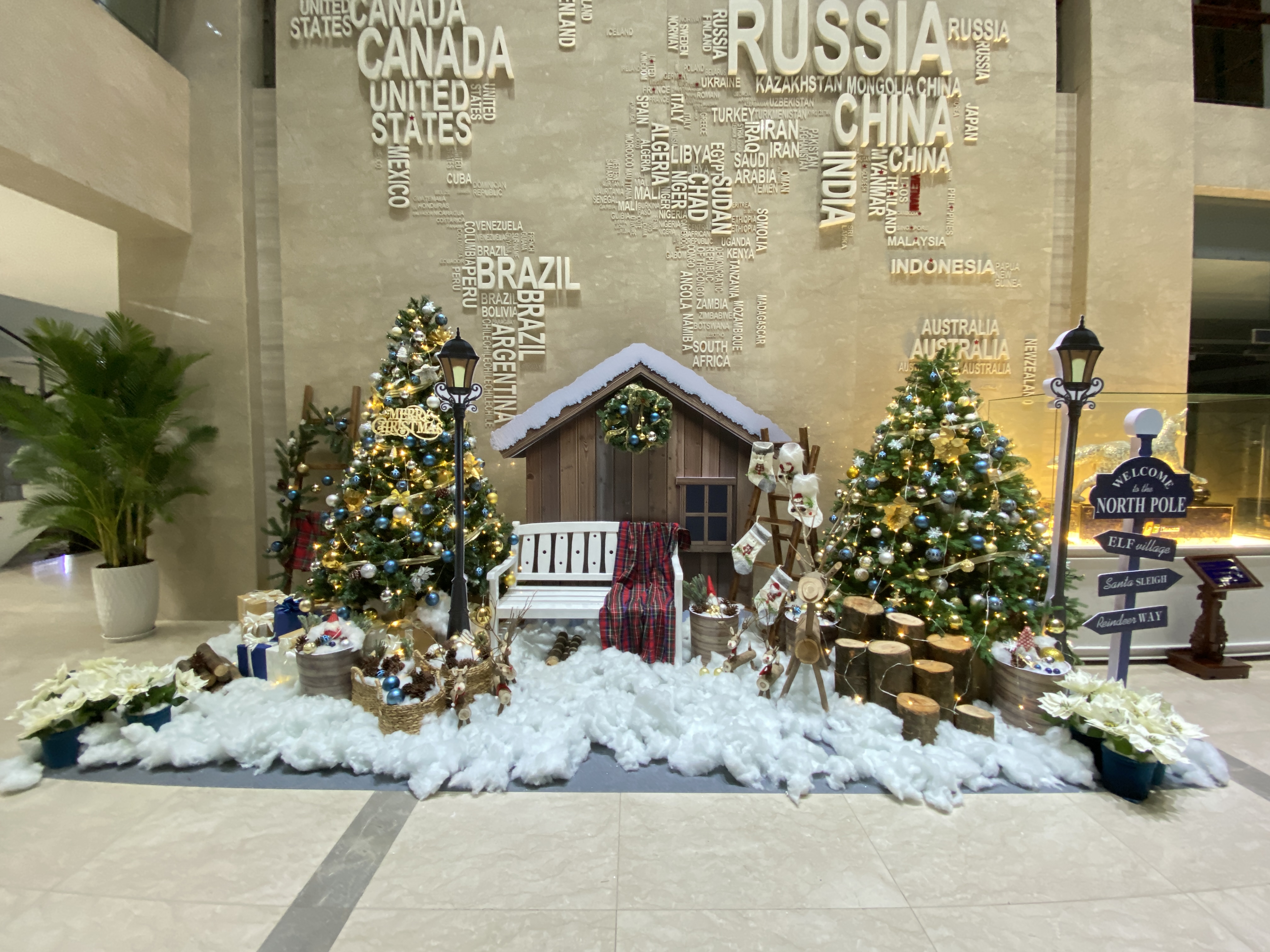 Ngôi Làng Tuyết Giữa Lòng Sài Gòn Với Tiểu Cảnh Noel FPT