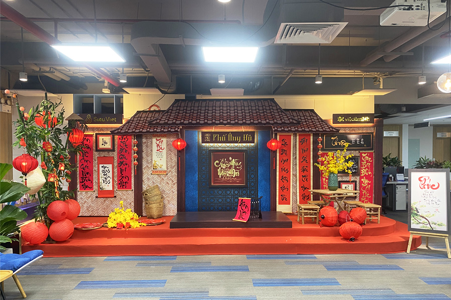 Tiểu Cảnh Tết Phố Ông Đồ Xưa Tại Văn Phòng Siêu Việt