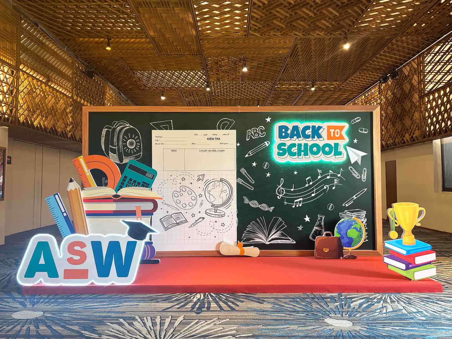 Booth Check-in YEP Chủ Đề “Back To School” Độc Đáo