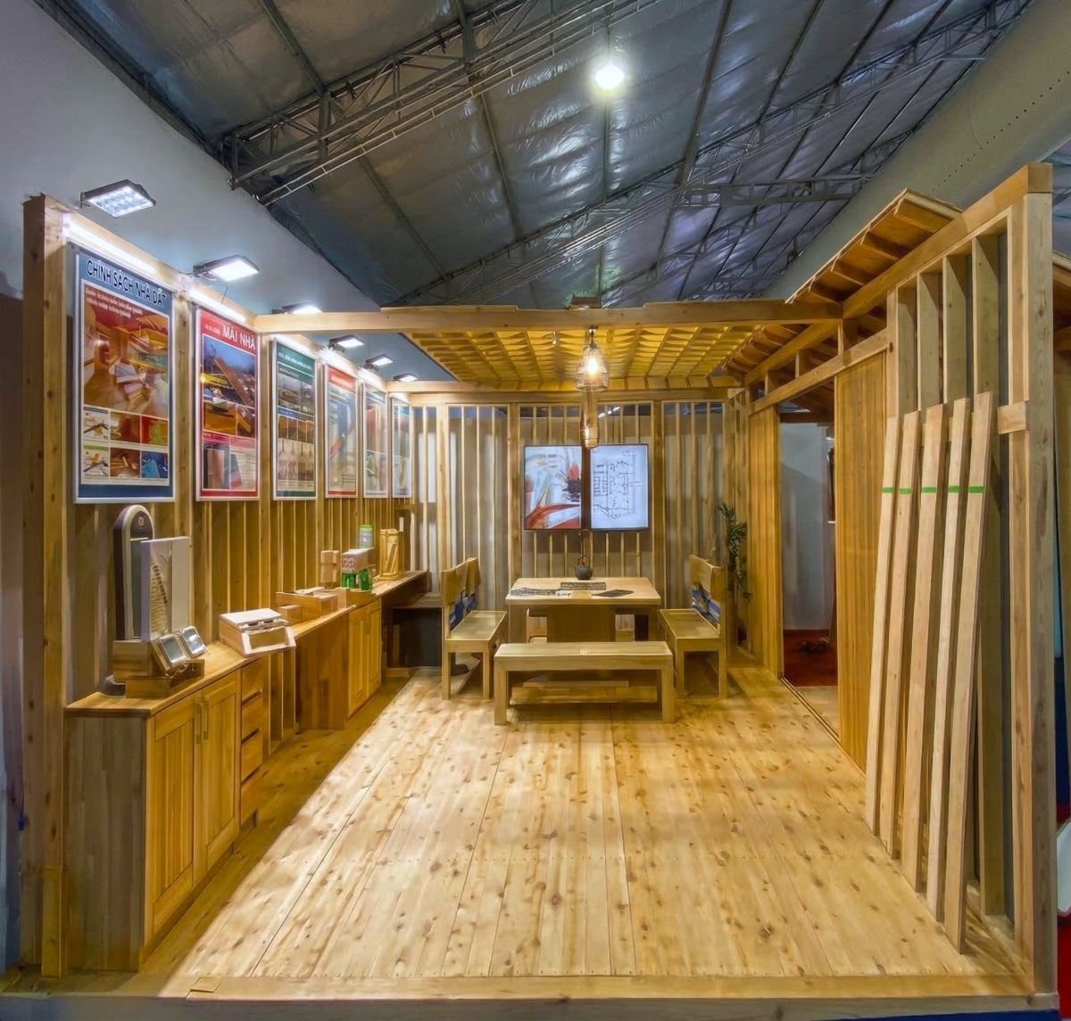 Dấu ấn gian hàng gỗ thương hiệu Watahan - Nhật Bản tại triển lãm Vietbuild