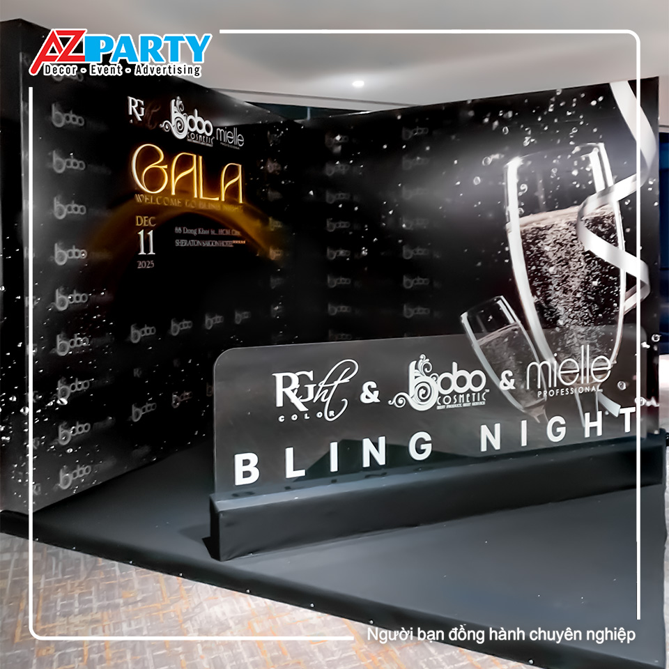 Booth checkin tone đen sang trọng 