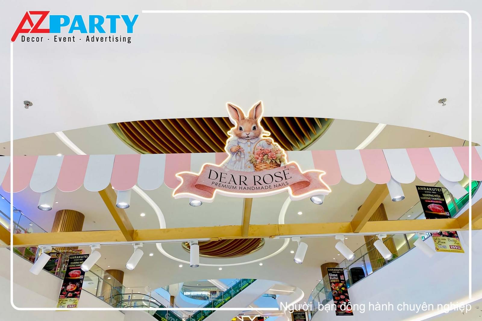 Cận cảnh hình ảnh chú thỏ tại booth Dear Rosé