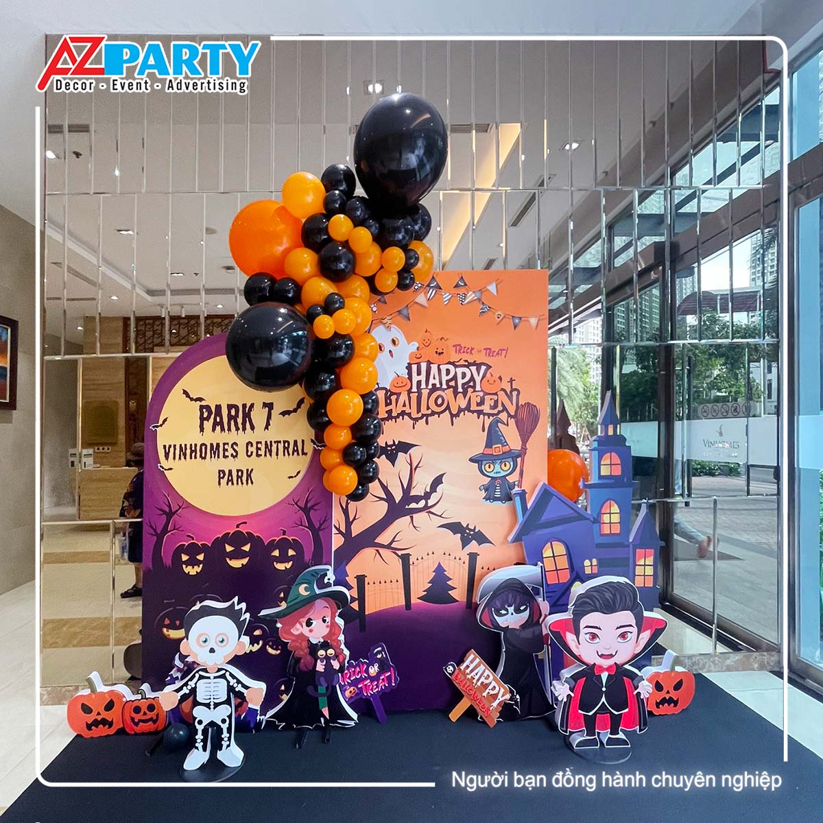 tiểu cảnh halloween có thêm bong bóng đen và cam