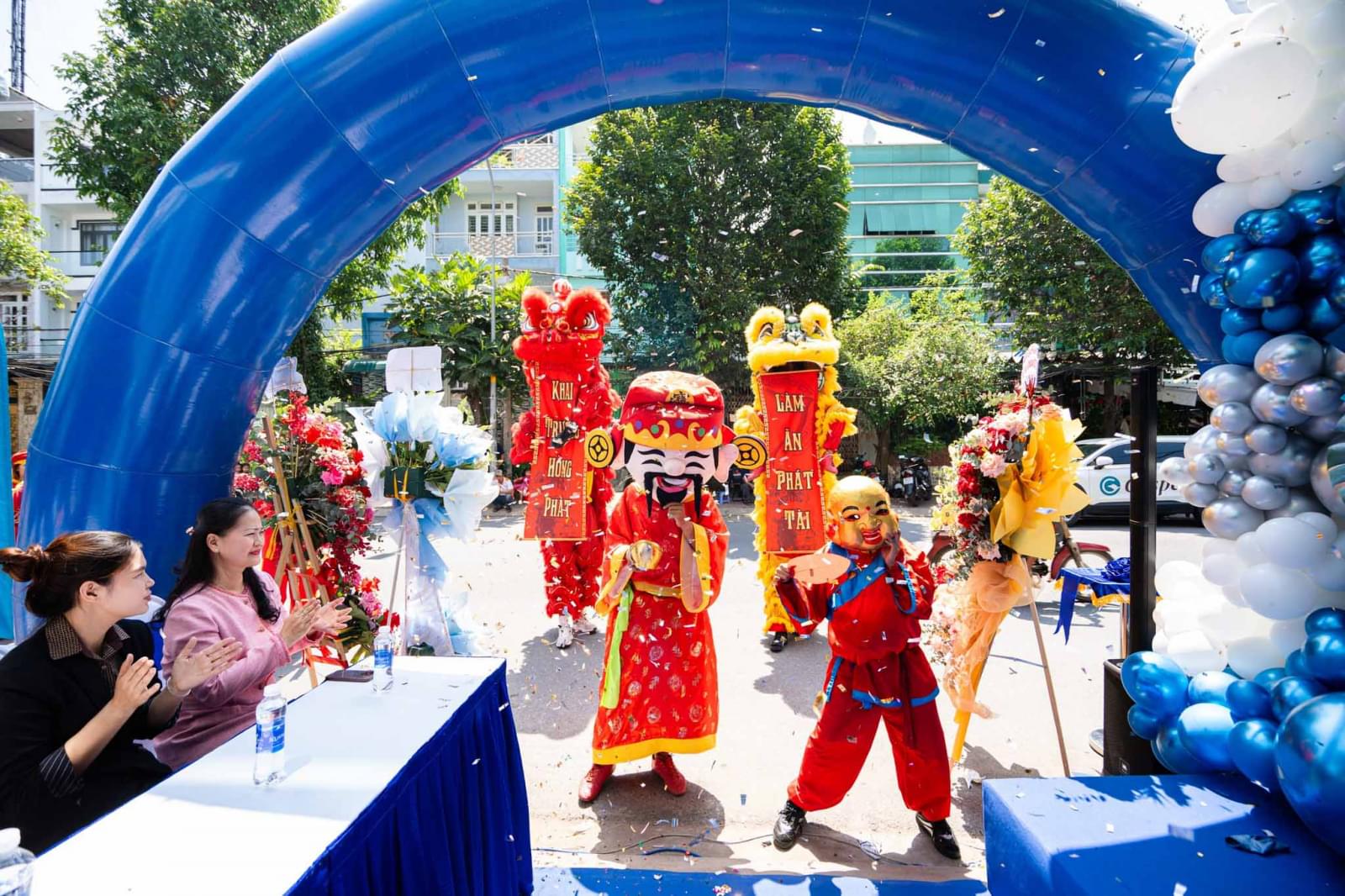 Lân sư rồng, ông Đia, Thần Tài khuấy động không khí tại buổi lễ khai trương Casper Brandshop KDT 89 