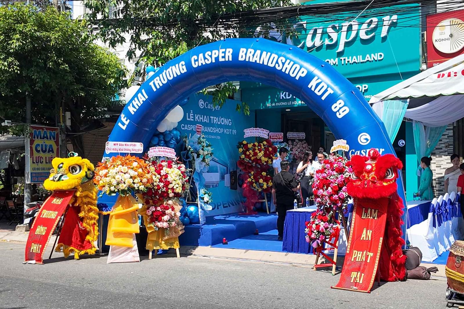 Cổng hơi khai trương hoành tráng tại sự kiện khai trương Casper Brandshop KDT 89 Tại TPHCM