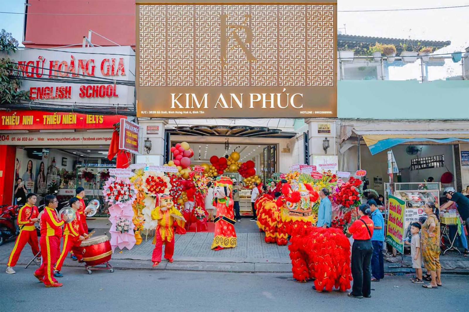 Múa lân sư rồng khai trương rộn ràng