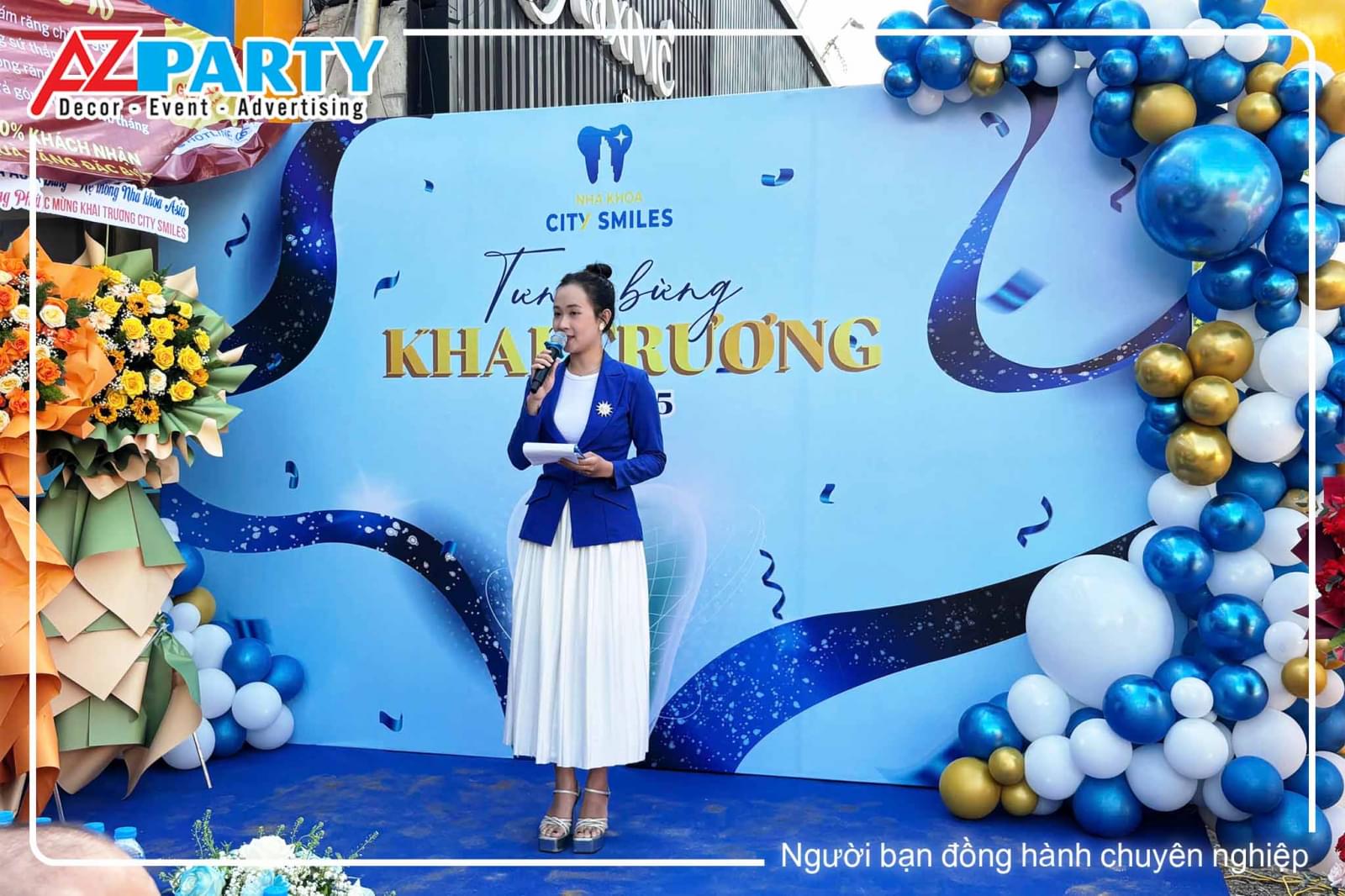 Mc dẫn chương trình khai trương 