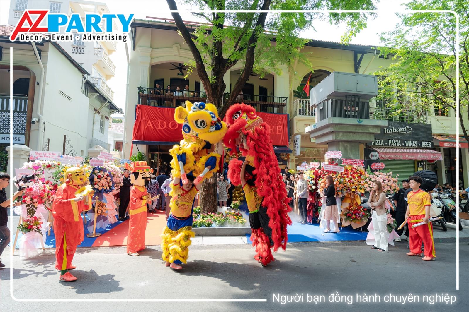 Múa lân sôi động 